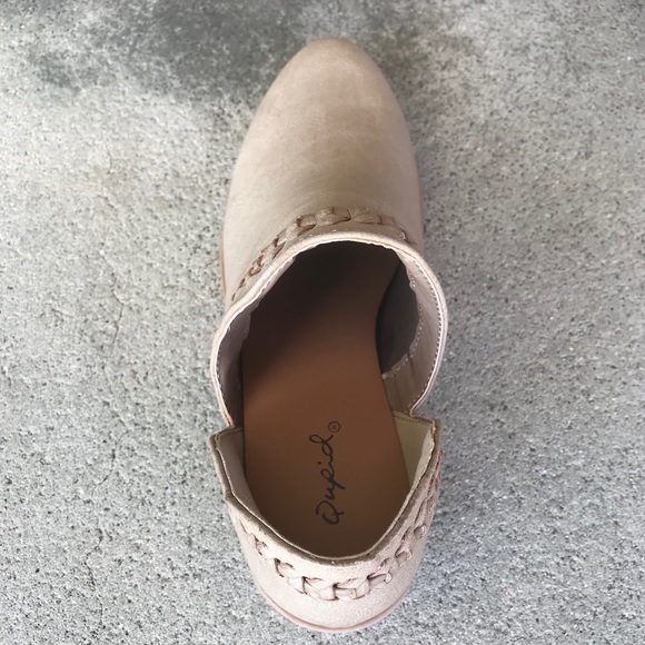 Last 1! Qupid TAUPE SIDE CUT BOOTIE, woven detail - Picture 4 of 4